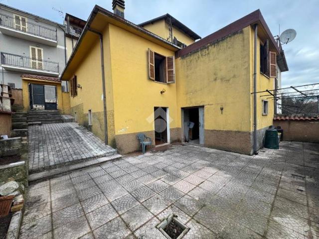 Casa indipendente in vendita a Capistrello AQ