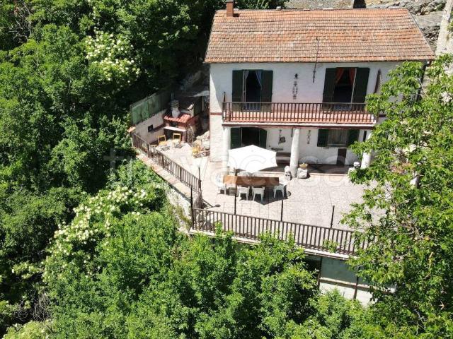 Casa indipendente in vendita a Capistrello via Cirillo