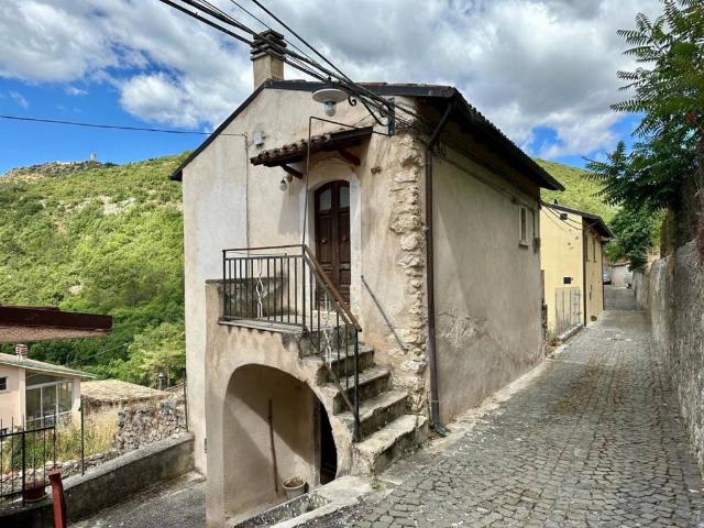 Casa indipendente in vendita a Caporciano AQ