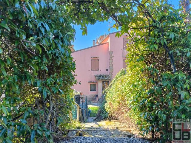 Rustico/casale/corte in vendita a Capraia e Limite