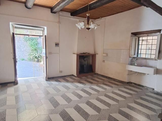 Casa indipendente in vendita a Capranica vicolo del tulipano
