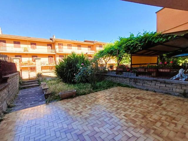 Casa indipendente in vendita a Caprarola VT