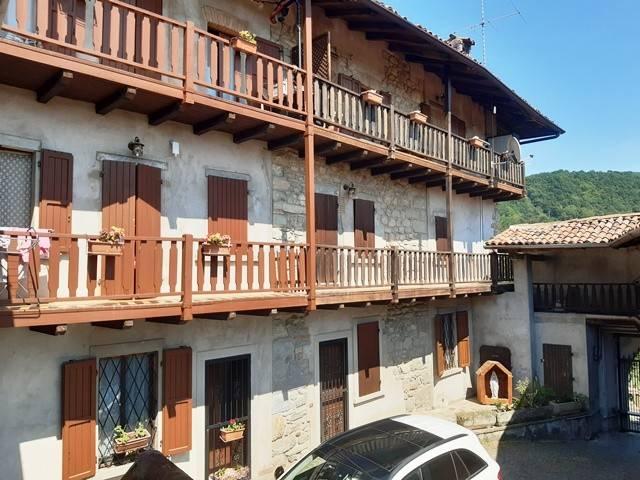 Casa indipendente in vendita a Caprino Bergamasco BG