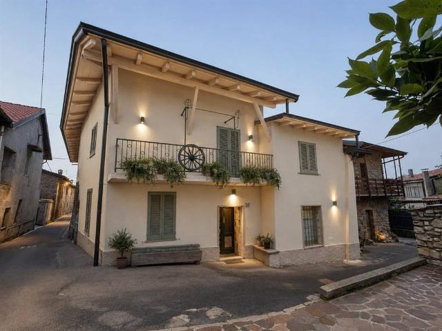 Casa indipendente in vendita a Caprino Bergamasco BG