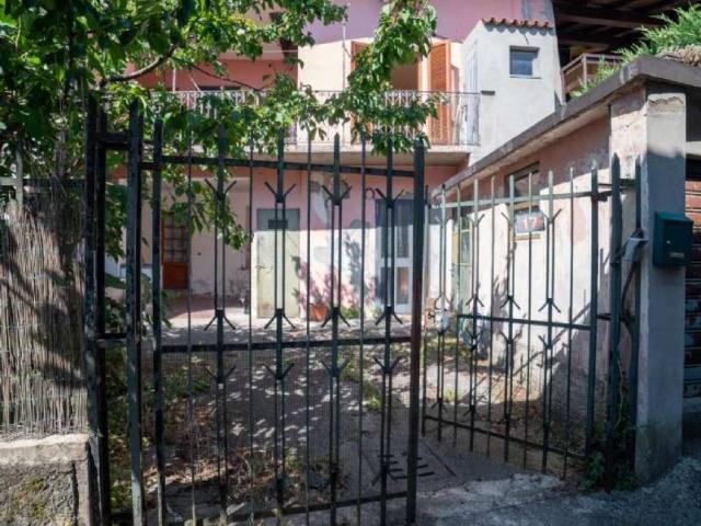 Casa indipendente in vendita a Caprino Bergamasco BG