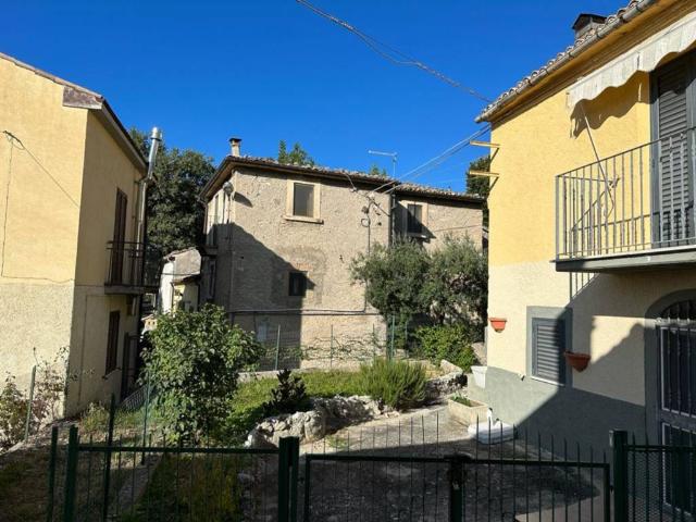 Casa indipendente in vendita a Caramanico Terme PE