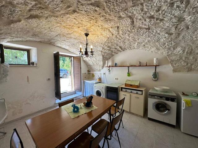 Casa indipendente in vendita a Caramanico Terme PE