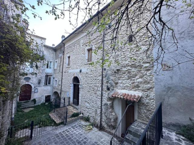 Casa indipendente in vendita a Caramanico Terme PE