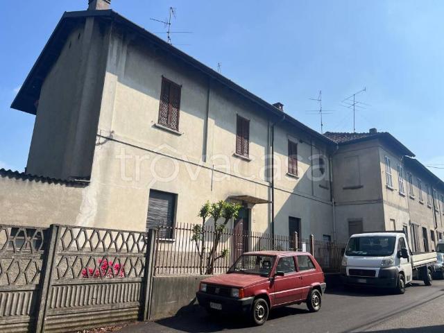 Casa indipendente in vendita a Carate Brianza via Piave, 8