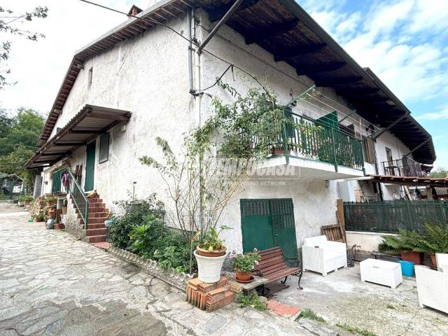 Casa indipendente in vendita a Caravino TO