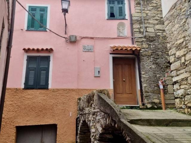 Casa indipendente in vendita a Caravonica IM