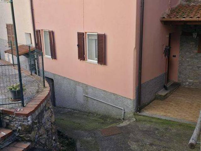 Casa indipendente in vendita a Caravonica IM