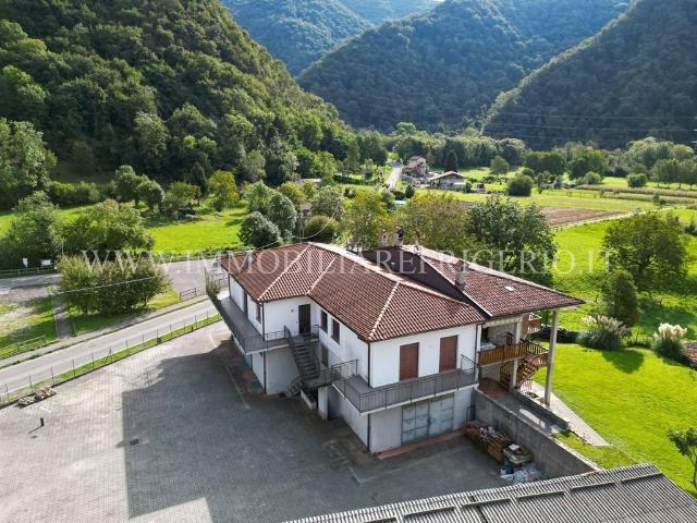 Casa indipendente in vendita a Carenno LC