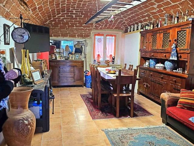 Casa indipendente in vendita a Caresana VC
