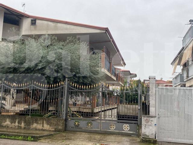 Villa plurifamiliare in vendita a Carinaro
