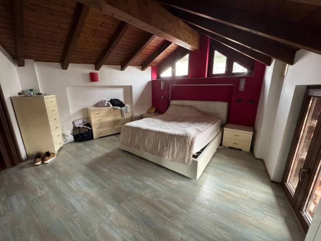 Casa indipendente in vendita a Caronno Varesino VA