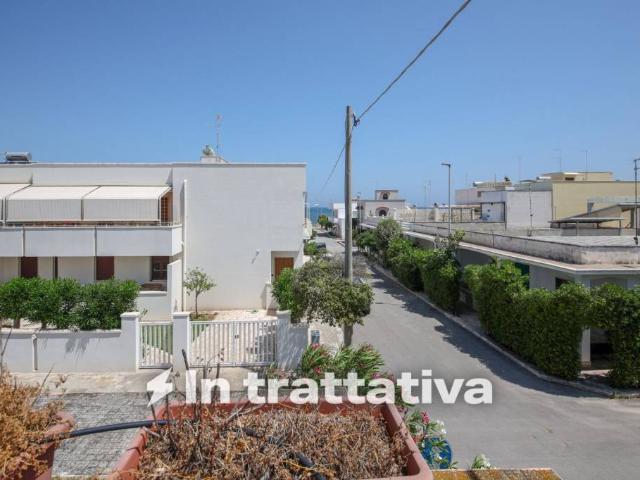 Casa indipendente in vendita a Carovigno via Giove, Specchiolla