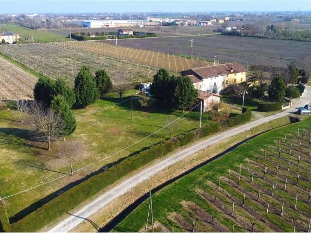 Casa indipendente in vendita a Carpi