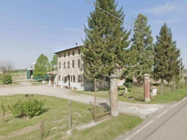 Casa indipendente in vendita a Carpi, Cortile