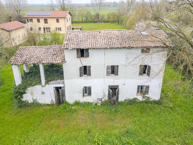 Casa indipendente in vendita a Carpi MO