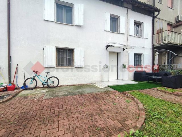 Casa indipendente in vendita a Carpi MO