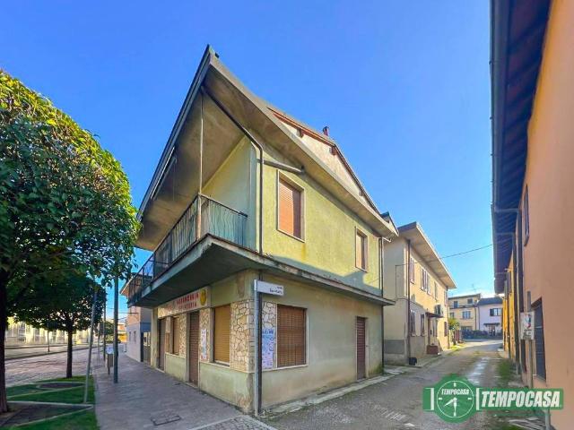 Casa indipendente in vendita a Carpiano MI
