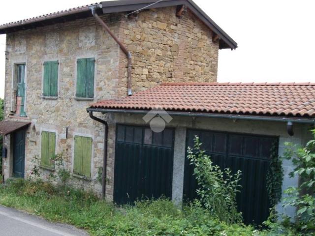 Casa indipendente in vendita a Carpineti via Villa, 105
