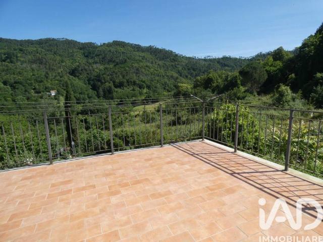 Casa indipendente in vendita a Carro via Niccolò Paganini, 11