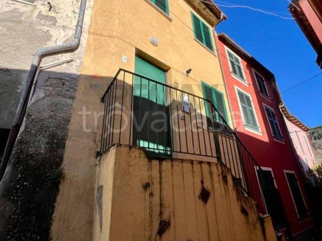 Casa indipendente in vendita a Carrodano via Cristoforo Colombo, 7