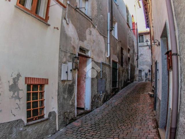 Casa indipendente in vendita a Carrosio AL