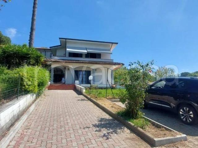 Casa indipendente in vendita a Carrara