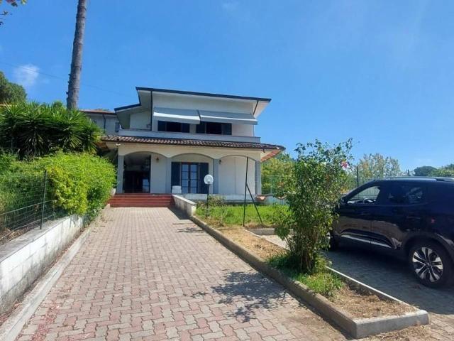 Casa indipendente in vendita a Carrara