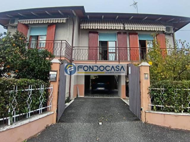 Casa indipendente in vendita a Carrara