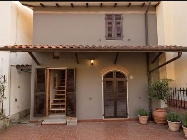 Casa indipendente in vendita a Carrara