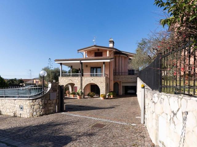 Villa in vendita a Carrara