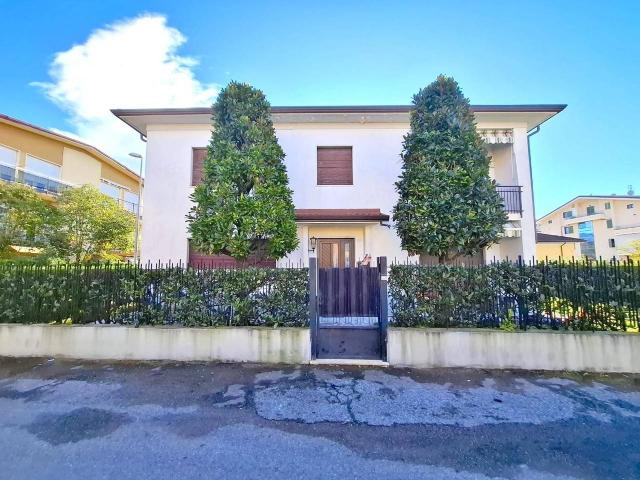 Casa indipendente in vendita a Carrara