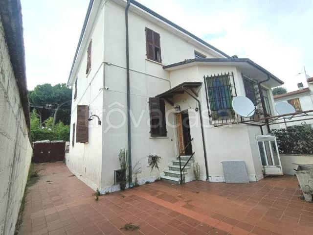 Casa indipendente in vendita a Carrara, Avenza