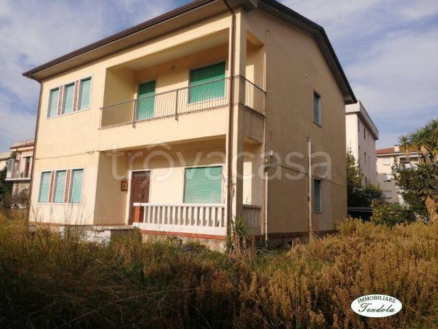 Casa indipendente in vendita a Carrara, Avenza