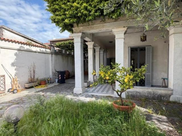 Casa indipendente in vendita a Carrara, Marina Di Carrara