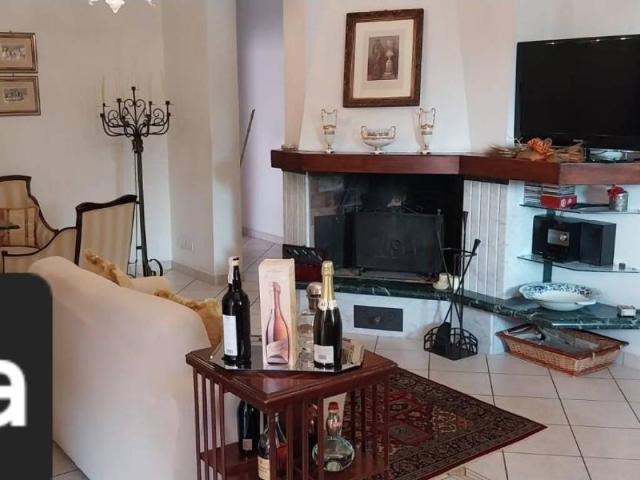 Casa indipendente in vendita a Carrara MS
