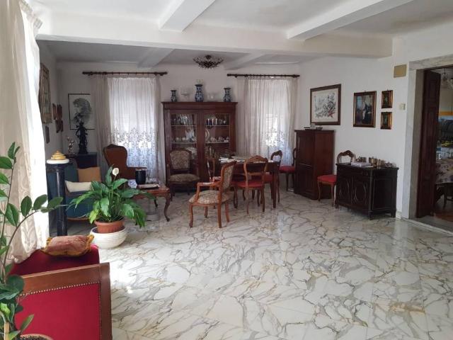 Casa indipendente in vendita a Carrara MS