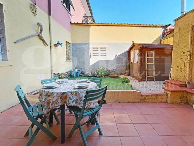 Casa indipendente in vendita a Carrara MS