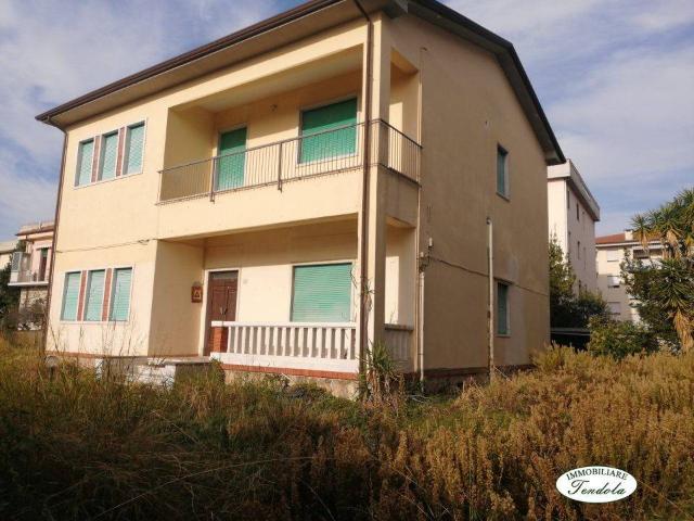 Casa indipendente in vendita a Carrara MS