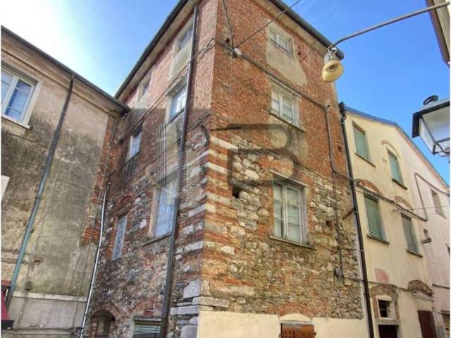 Casa indipendente in vendita a Carrara MS