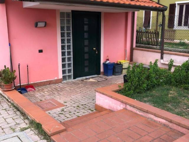 Casa indipendente in vendita a Carrara MS