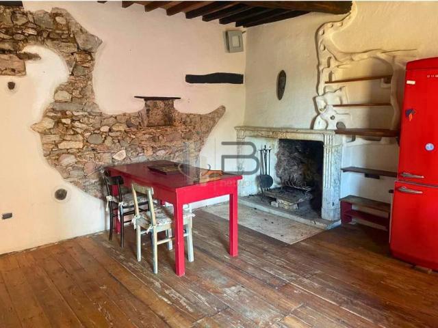 Casa indipendente in vendita a Carrara MS