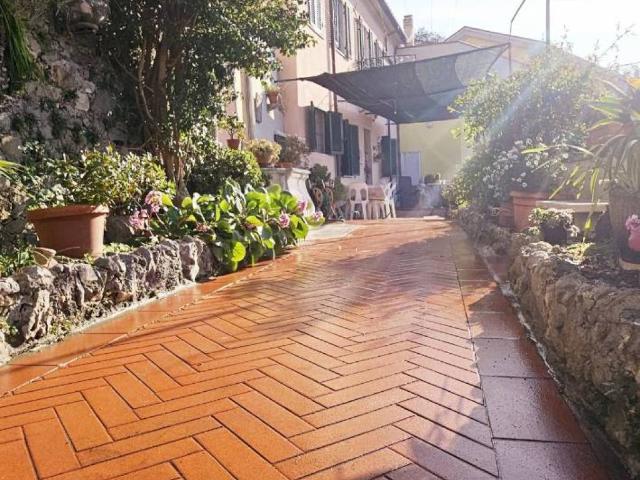 Casa indipendente in vendita a Carrara MS