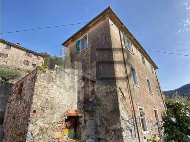 Casa indipendente in vendita a Carrara MS