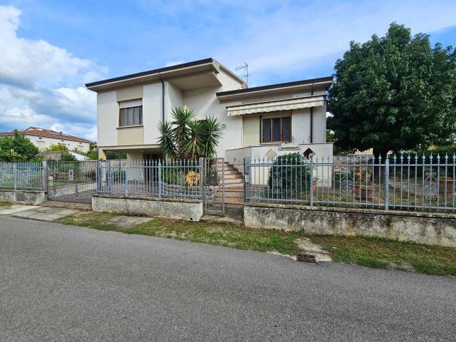 Casa indipendente in vendita a Cascina