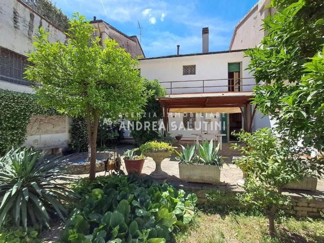 Casa indipendente in vendita a Cascina, Semicentro